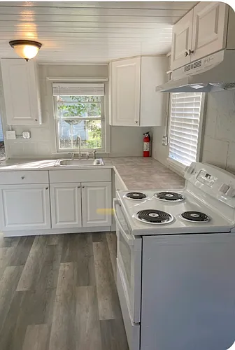 246 NE Trinity Pl #101 Photo 1