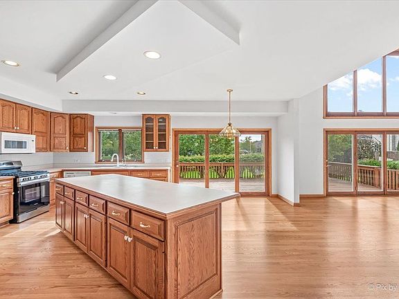 4th image of 1125 Blue Heron Way