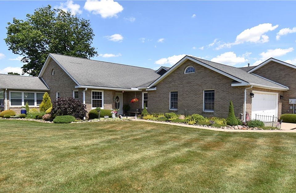 1st image of 114 Clubhouse Cir