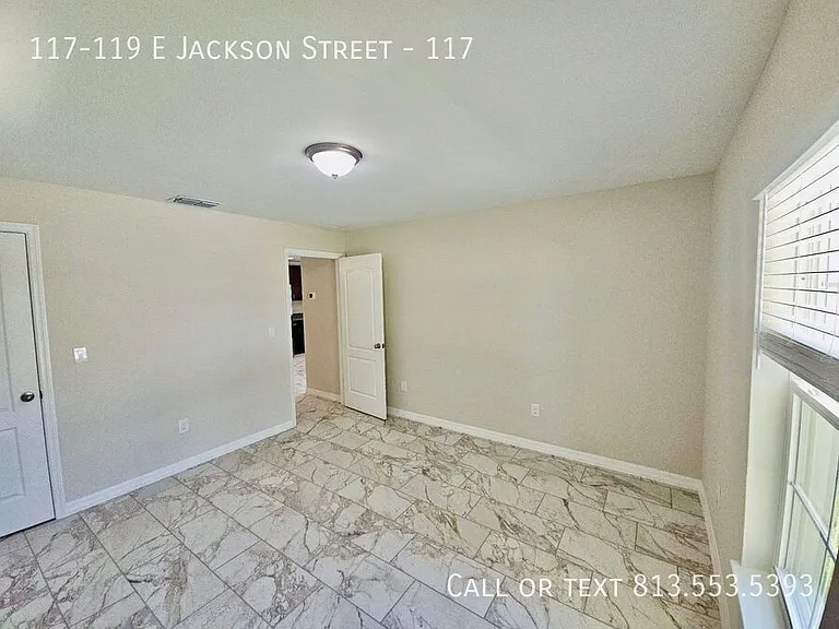 117-119 E Jackson St #117 — Photo 9