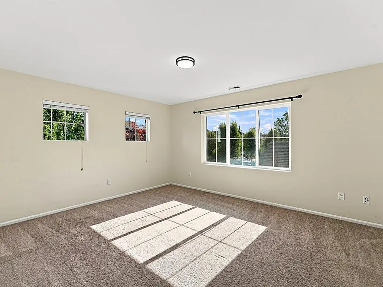 6038 Discovery St E — Photo 32