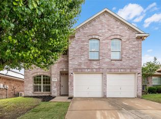 5140 Mirror Lake Dr, Haltom City, TX 76117