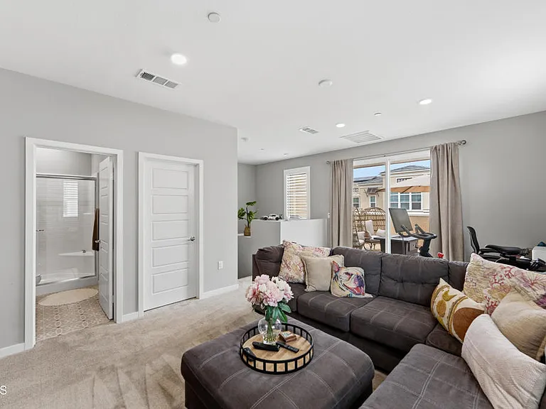 643 Winchester Dr — Photo 30