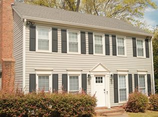 1040 Conestoga Dr, Charlotte, NC 28270