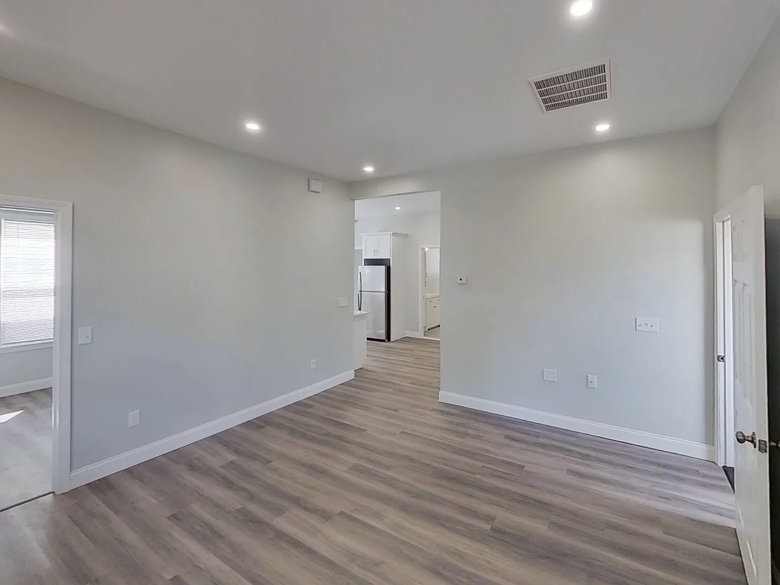 3 bed, 1000 sqft, $3,450 — Photo 3