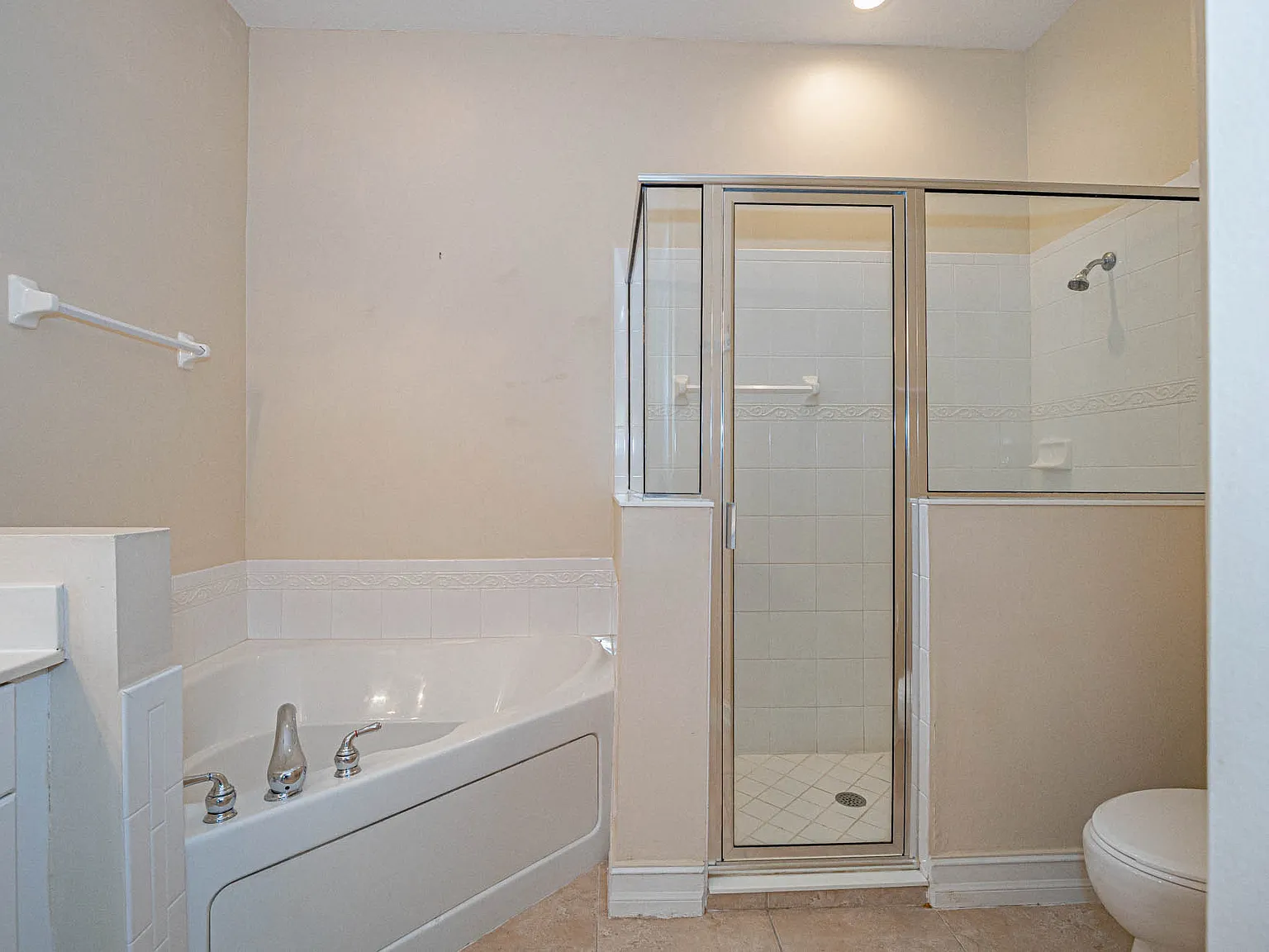 2 bed, 1921 sqft, $2,700 — Photo 4