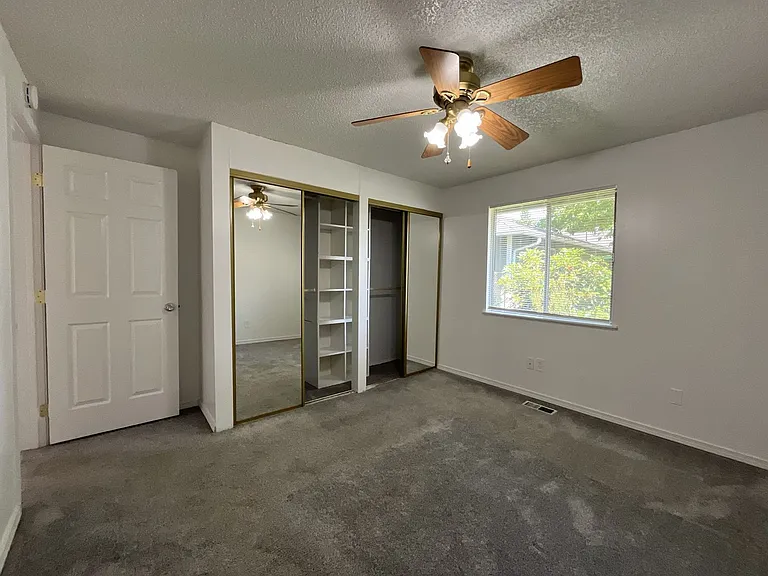 687 SE Barnes Ave — Photo 23