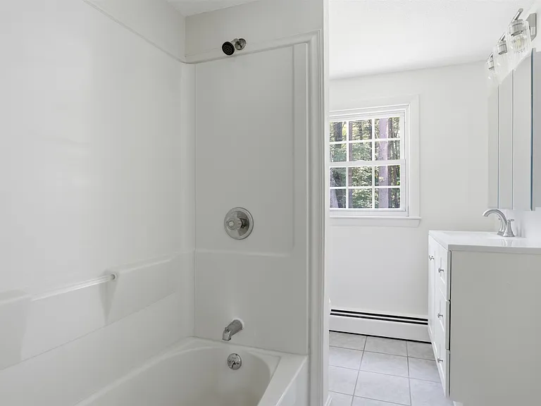 289 Derry Rd #B — Photo 13
