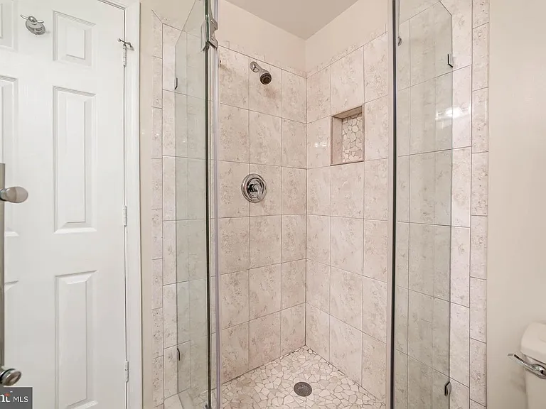 7208 Burton Hill Ct — Photo 25