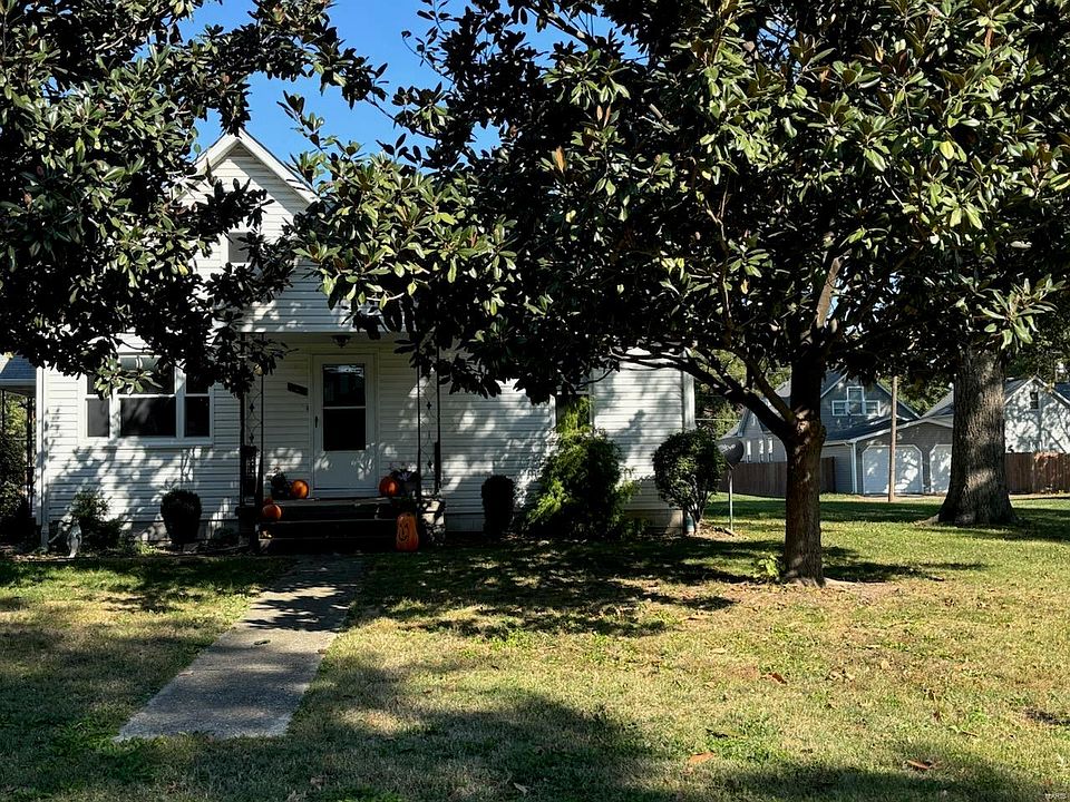 2nd image of 301 N 6th St
