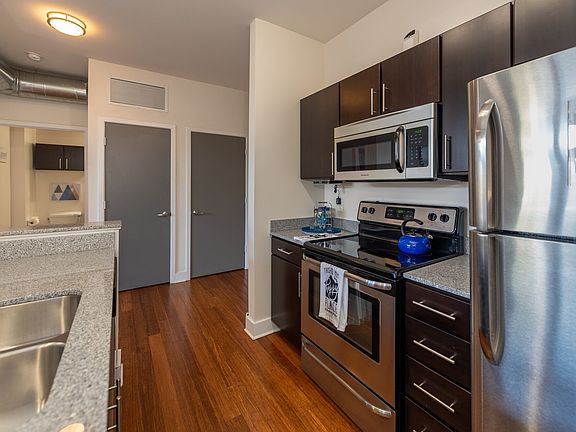 3rd image of 1820 E Broad St #451