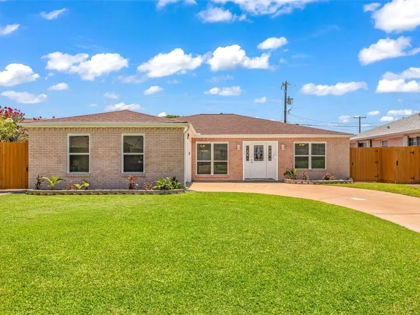 5611 Palm Cir, Galveston, TX 77551