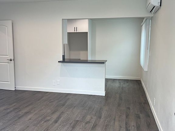 2nd image of 2914-2916 Gleneden St