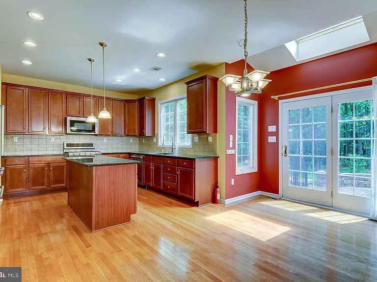 45 Lockwood Dr — Photo 14