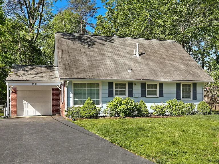 4903 Shirley St — Photo 1