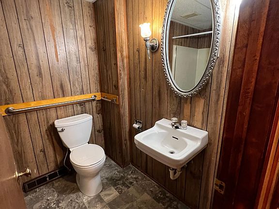 2nd image of 4221 Monroe St APT 1A