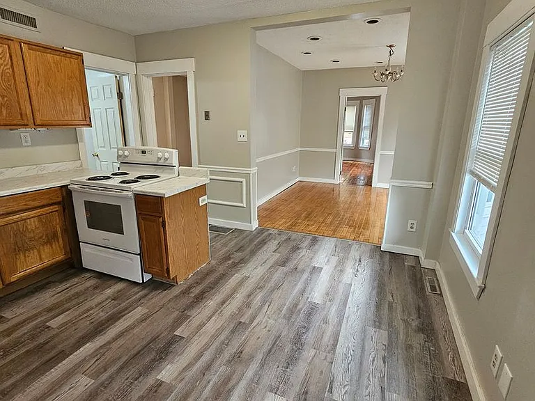 106 School St — Photo 2