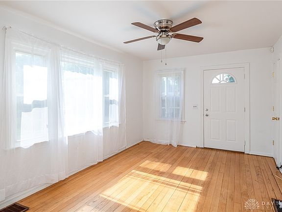 4th image of 4451 Farnham Ave