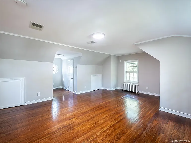 35 Bogart Ave — Photo 17