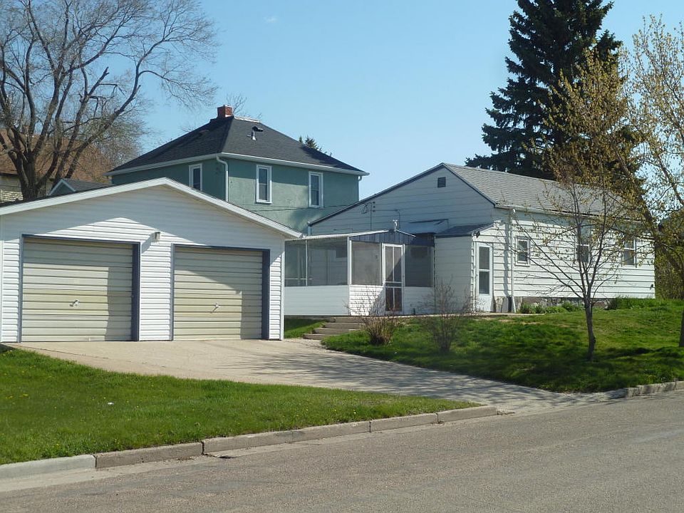 1st image of 824 11th Ave SE
