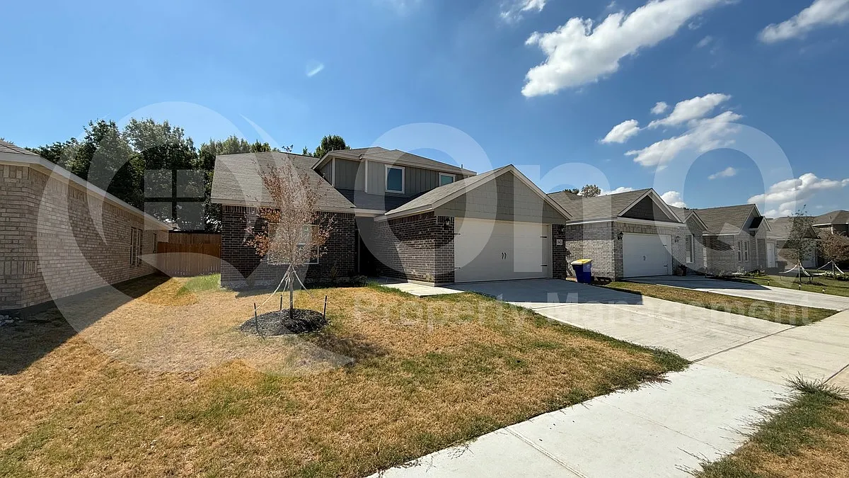 4 bed, 2.5 bath, 2173 sqft, $2,500 — Photo 2