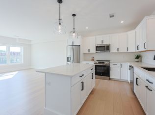62 Foundry St #411, Wakefield, MA 01880