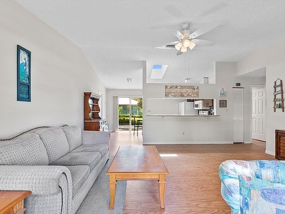 2nd image of 1520 18th Avenue