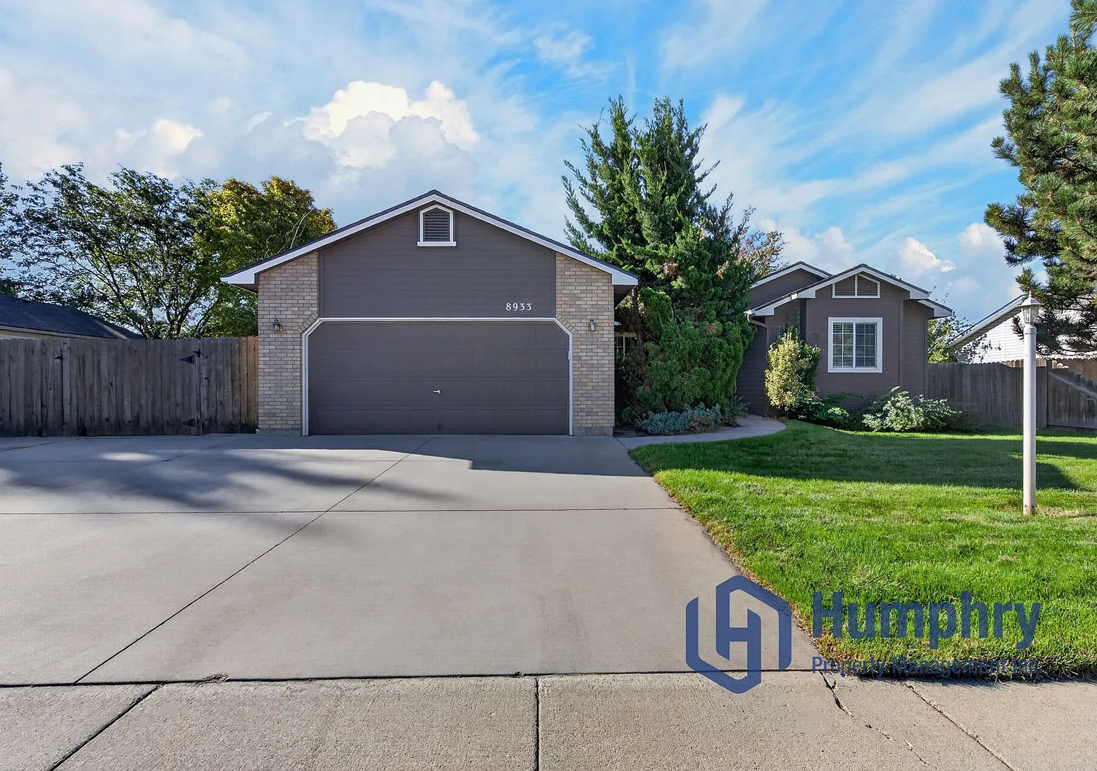 Meridian home with plenty of space, large yard and RV parking — Photo 1