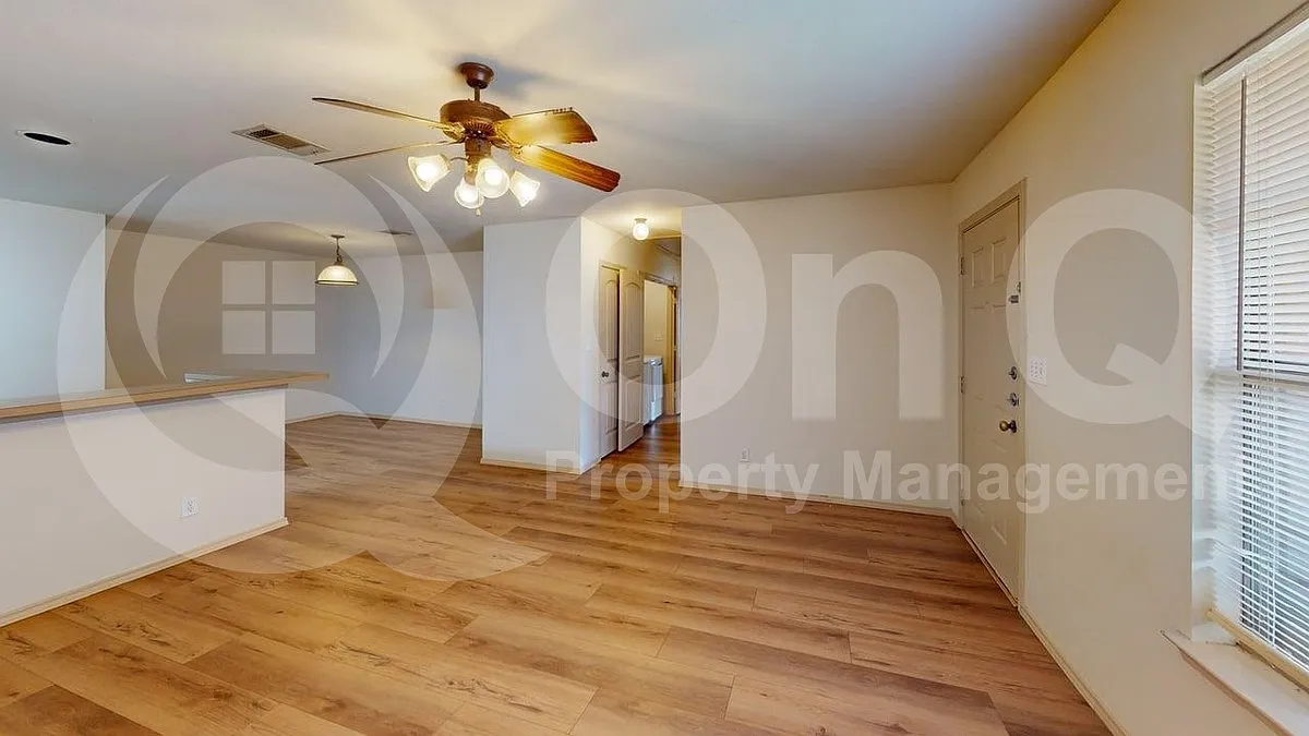 3 bed, 2.0 bath, 1192 sqft, $1,499 — Photo 2
