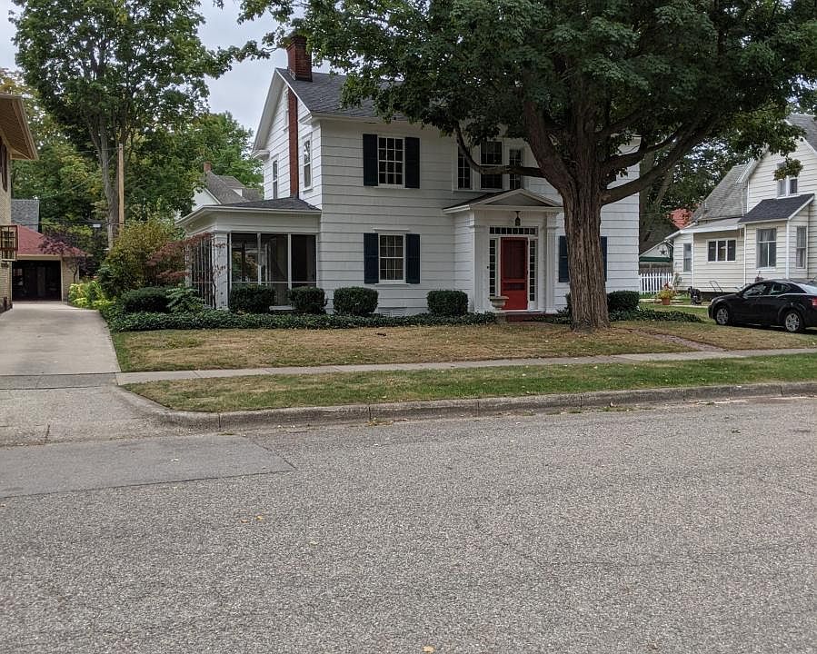 1st image of 198 W 11th St