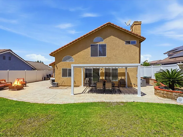 421 Yellowstone Cir — Photo 35