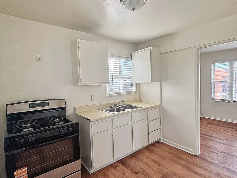1122 Cherry Ave #D — Photo 16