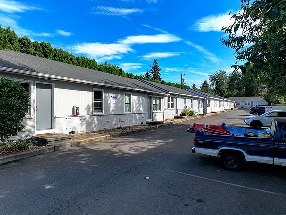 4th image of 10746 NE Wygant St APT 10