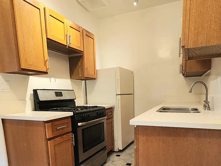 Serrano Club Apartments — Photo 5