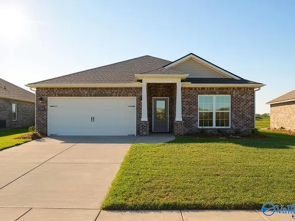 146 Heritage Lakes Blvd, New Market, AL 35761