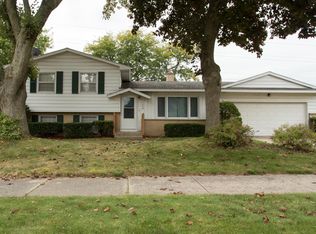 1722 Mapleview St SE, Kentwood, MI 49508