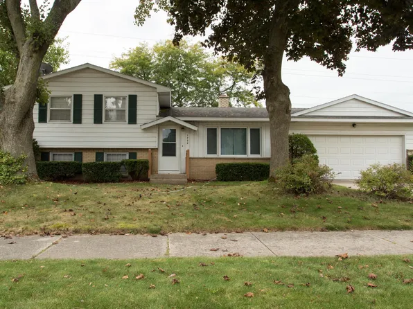 1722 Mapleview St SE, Kentwood, MI 49508