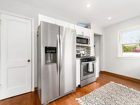5th image of 230 E Royal Forest Blvd
