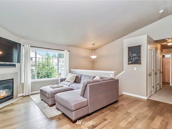 3rd image of 2320 Baird Ave