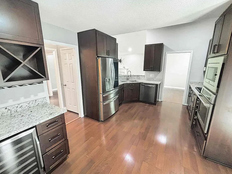 3029 Vineyard Way SE — Photo 8
