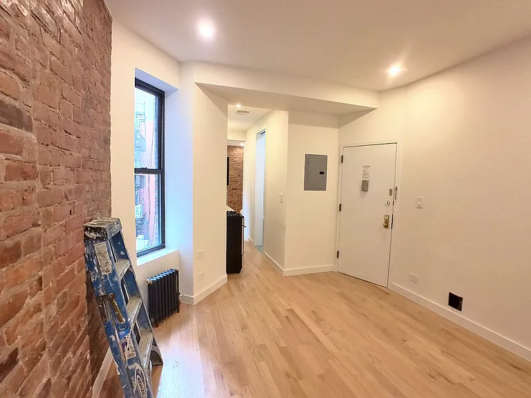 200 Mott St #14 — Photo 1