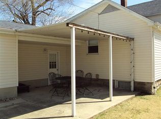 425 S 6th St, Breese, IL 62230