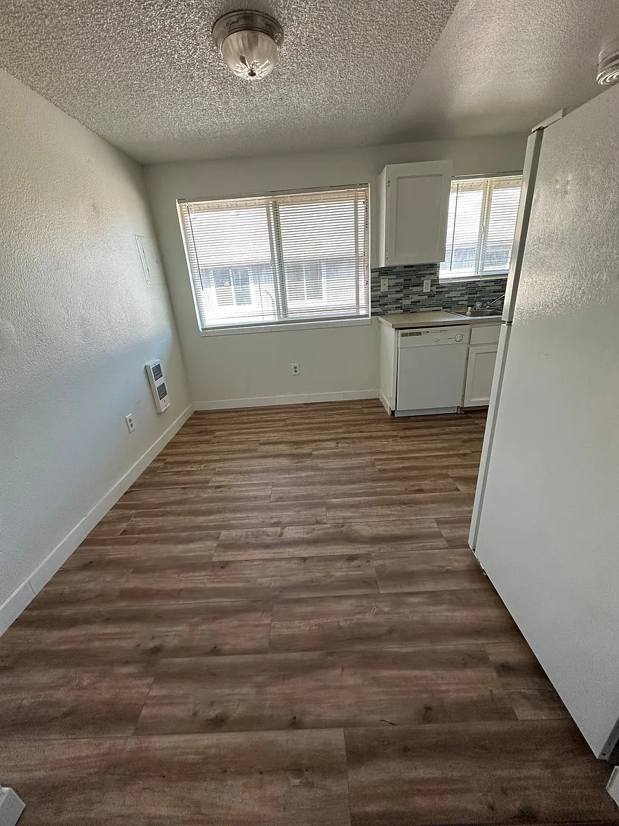 Building Photo - 11111 NE 48th Cir #D
