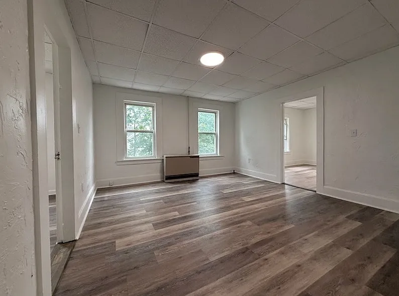 3 bed, 1.0 bath, 825 sqft, $2,800 — Photo 3