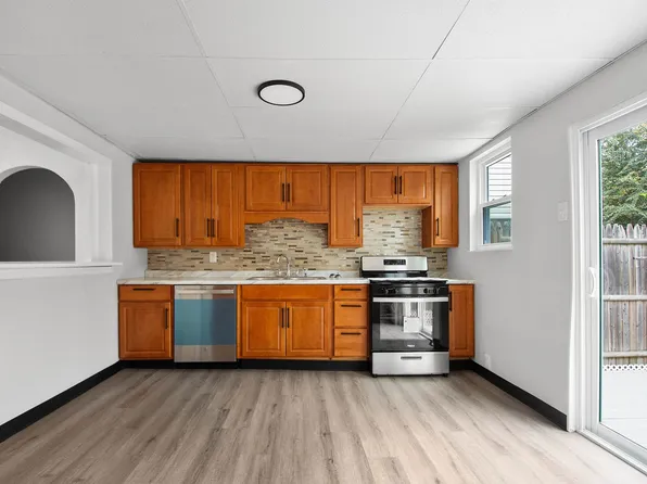 216 Munson Ave, Mc Kees Rocks, PA 15136
