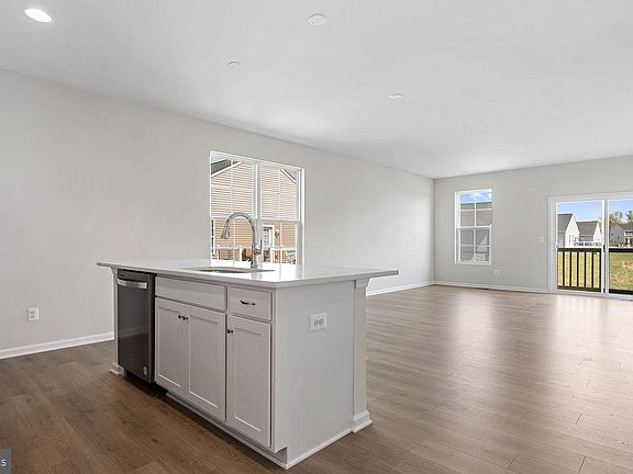 4th image of 505 Parkland Dr