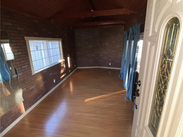 10535 Samoa Ave — Photo 17