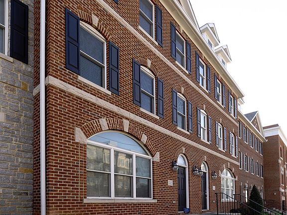 2nd image of 512 South Broadway