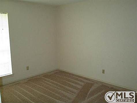 4th image of 1904 Japonica Ln