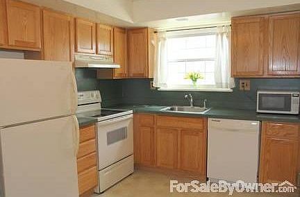 Eat-In Kitchen
						:
						New Dishwasher, Freshly Painted